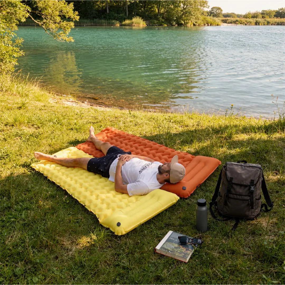 entspannter tag am See mit Isomatte